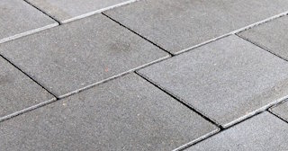 Купить тротуарную плитку 300х300х30 от 883 руб. в Советской Гавани
