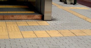 Тактильная плитка ПВХ в Советской Гавани - купить от 727 руб. в ТротуарнаяПлитка