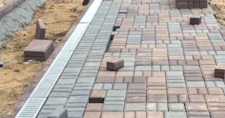Укладка плитки на дорожке в Советской Гавани от 831 руб. - доступная стоимость