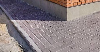 Укладка плитки на отмостку: Цена от 831 руб. в Советской Гавани от ТротуарнаяПлитка