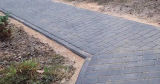 Укладка тротуарной плитки на основание в Советской Гавани в октябре