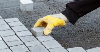 Укладка тротуарной плитки 50 на 50 в Советской Гавани в октябре
