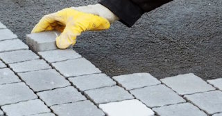 Укладка брусчатки в Советской Гавани - цена от 831 руб. за м2 | ТротуарнаяПлитка