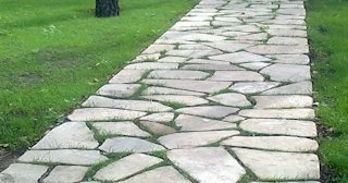 Профессиональная укладка камня на дорожки в Советской Гавани в октябре