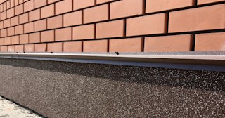 Облицовка цоколя керамогранитом в Советской Гавани в октябре