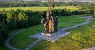 Благоустройство памятников в Советской Гавани от 935 руб. – компания ТротуарнаяПлитка