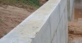 Строительство подпорной стенки из бетона в Советской Гавани в октябре