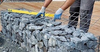 Устройство подпорной стенки из габионов в Советской Гавани в октябре